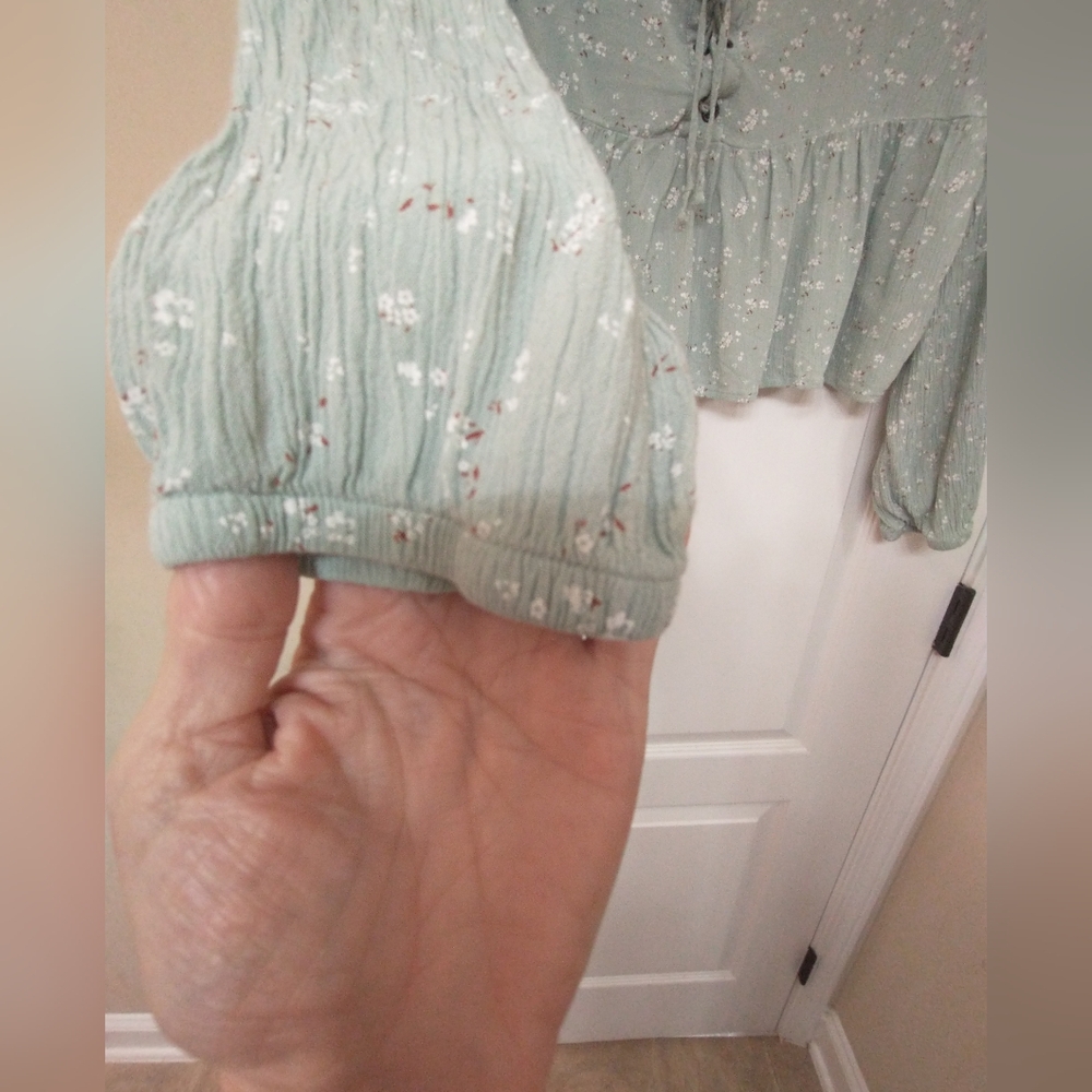 SO Sage Floral Peplum Blouse With Lace Up Front - Picture 2 of 11
